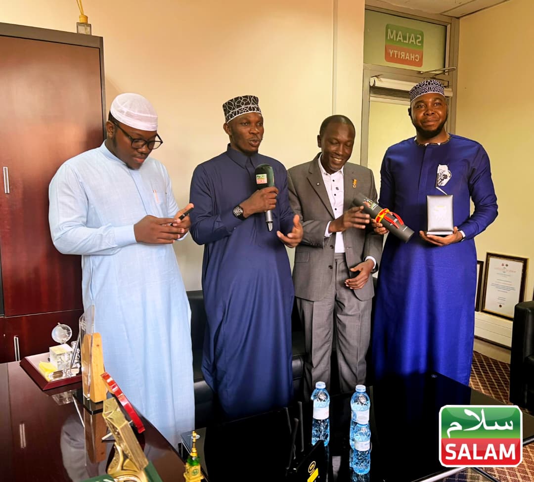 Young Sheikhs Praise Hajj Karim Kaliisa After Diamond Jubilee Medal Award