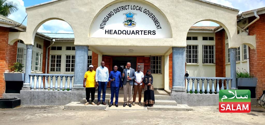 Salam TV MD Hajj Kaliisa Pays Courtesy Visit to Ntungamo LCV Chairman, Presents Golden Jubilee Medal