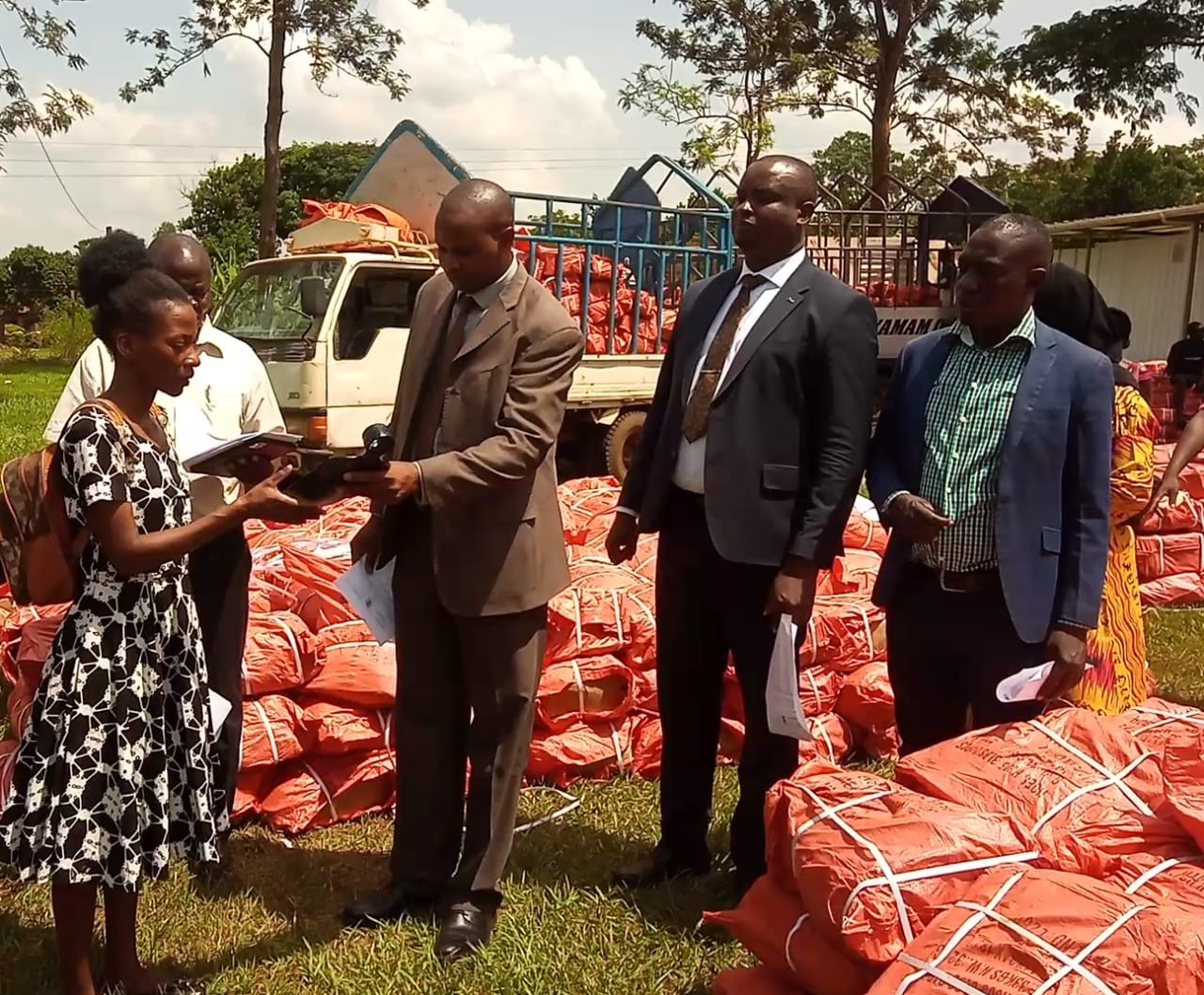 Kayunga Farmers Warned Over Unpredictable Weather as District Distributes 50,000 Hoes