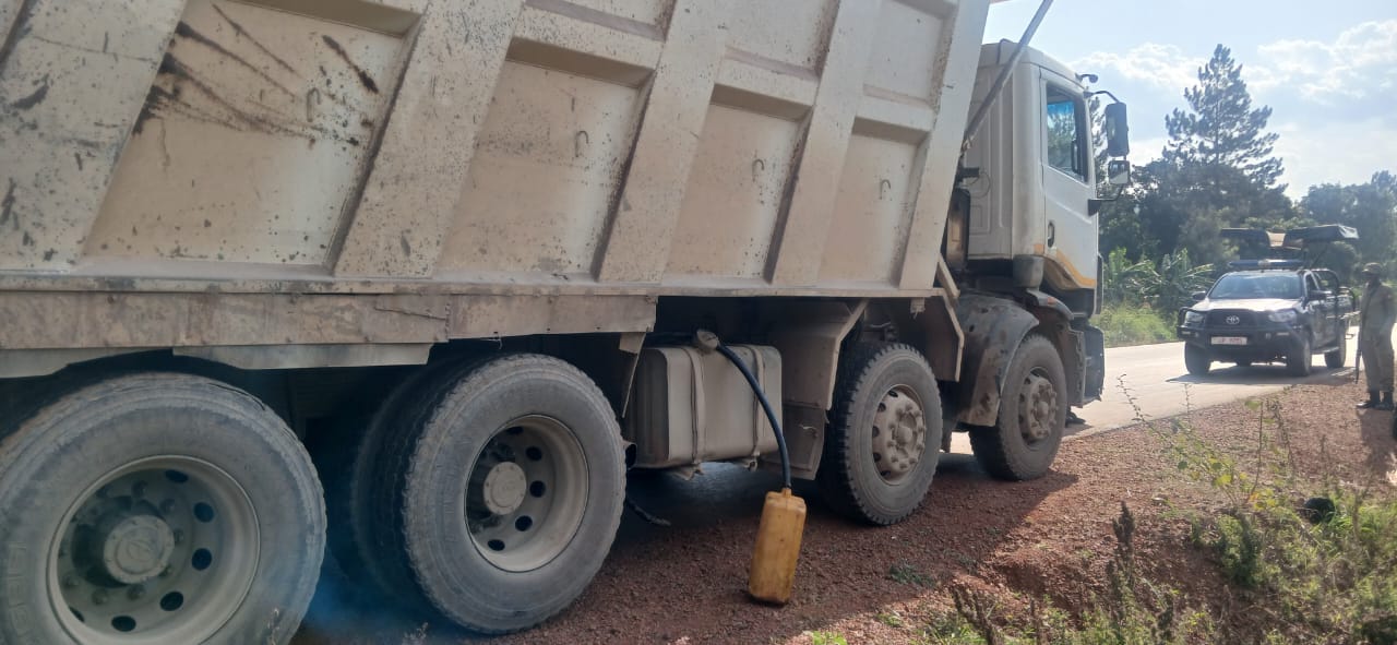 Police Bust Suspected Fuel Theft Network Along Kampala–Kiboga–Kyankwanzi–Hoima Road Project