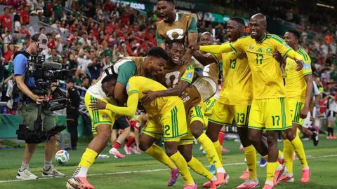 South Africa beat South Korea to reach knockouts for first time