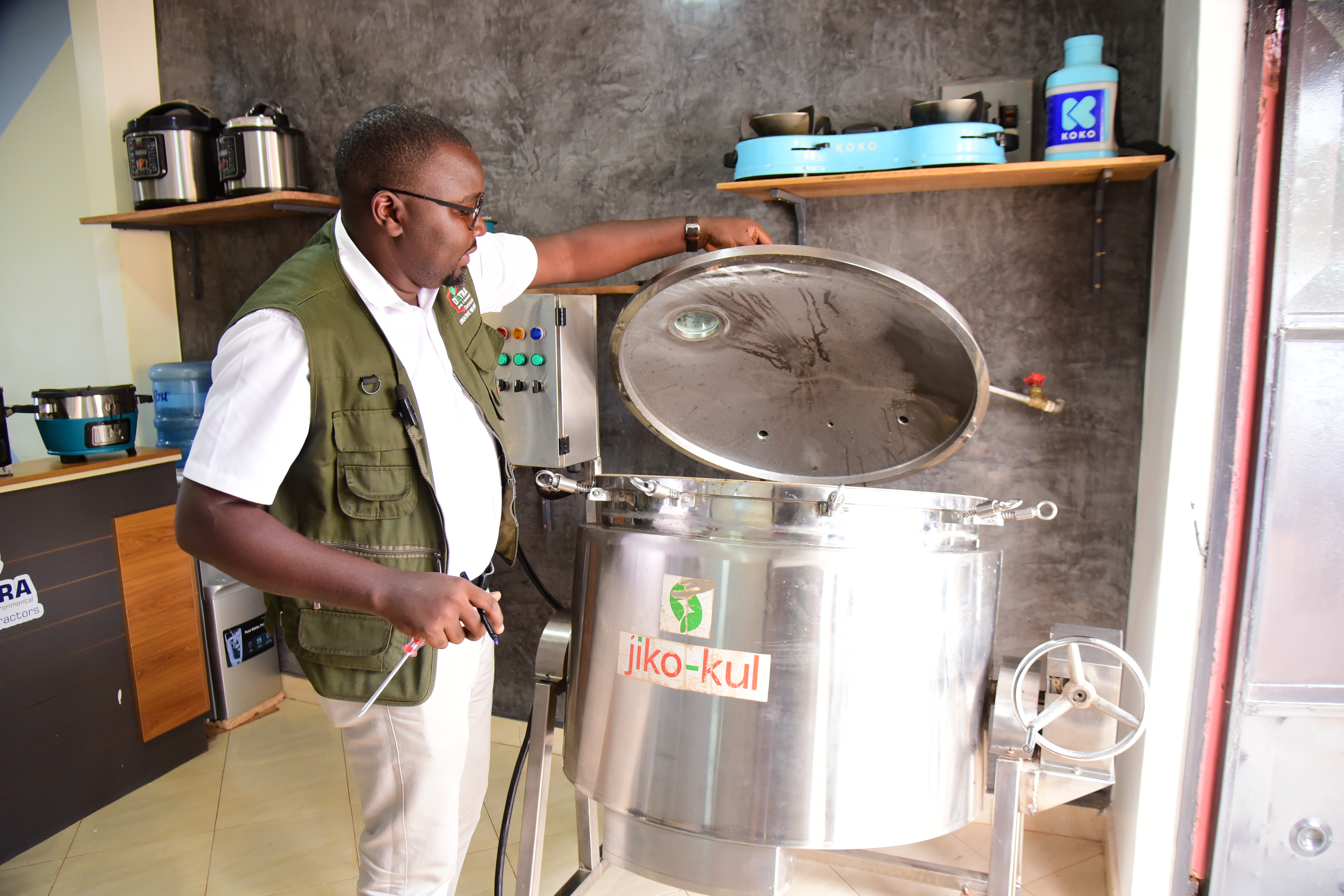 How Results-Based Financing is helping Detra Energy bring cleaner, cheaper, and more efficient cooking solutions to households and institutions across Uganda.