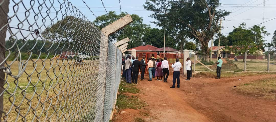 Hoima District commissions Shs98 million chain-link fence at Mparangasi Health Centre III