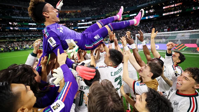 Mexico maintain 100% winning record as Czech Rep go home