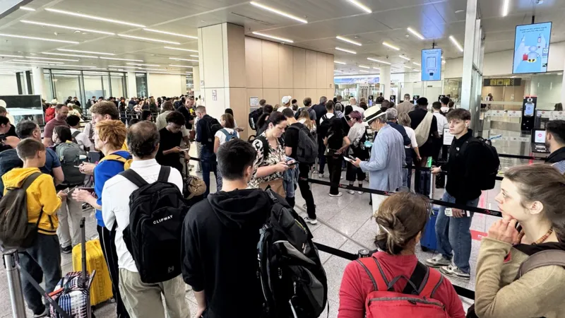 Ryanair warns of 'queue chaos' from new EU border system