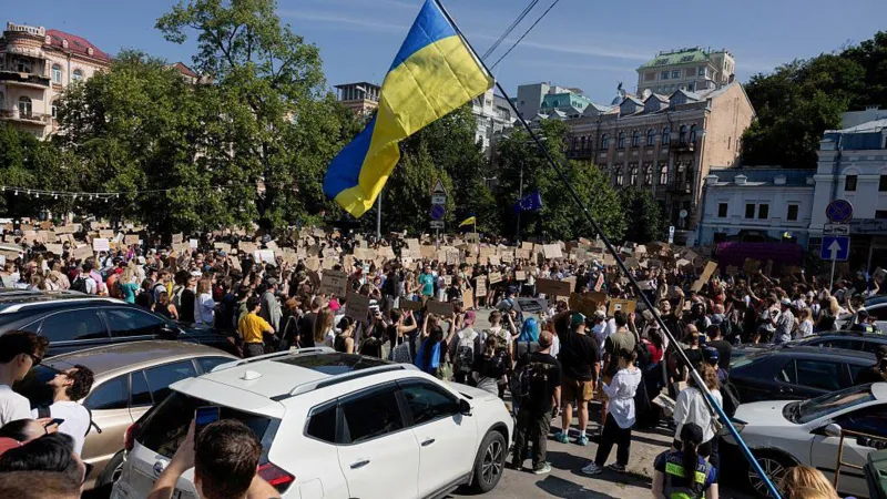 Protests in Ukrainian cities against Zelensky's removal of defence minister