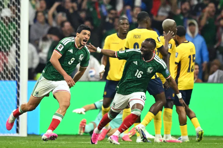Impressive Mexico beat Ecuador to storm Round of 16