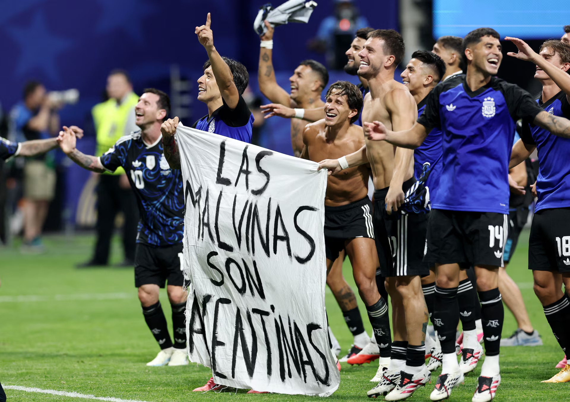 White House defends Argentina team over Falklands banner