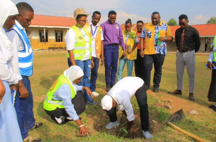Students urged to join Leo Clubs