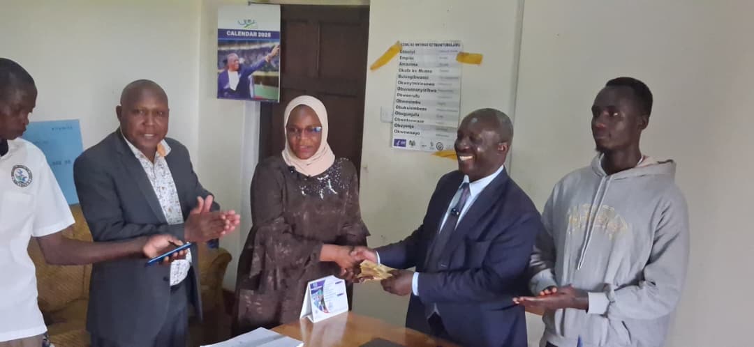 Mubende Municipality MP Fulfils Shs 5 Million Pledge to Buweekula FC