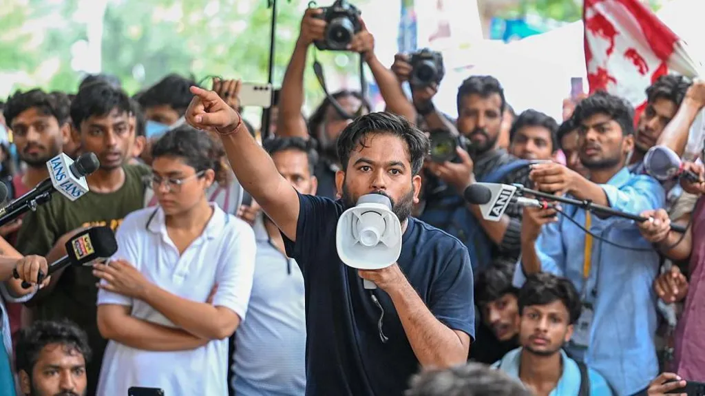 India's cockroach protesters set to march to parliament