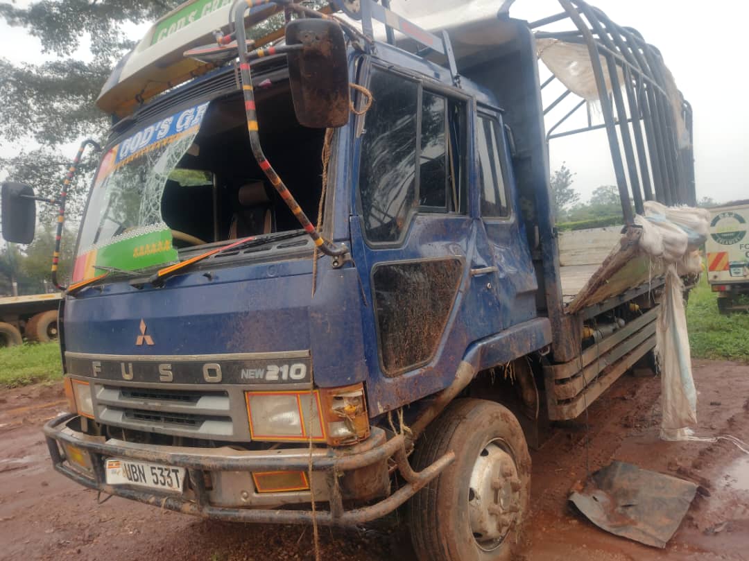 Nine die as truck carrying oranges overturns on Kampala-Jinja highway