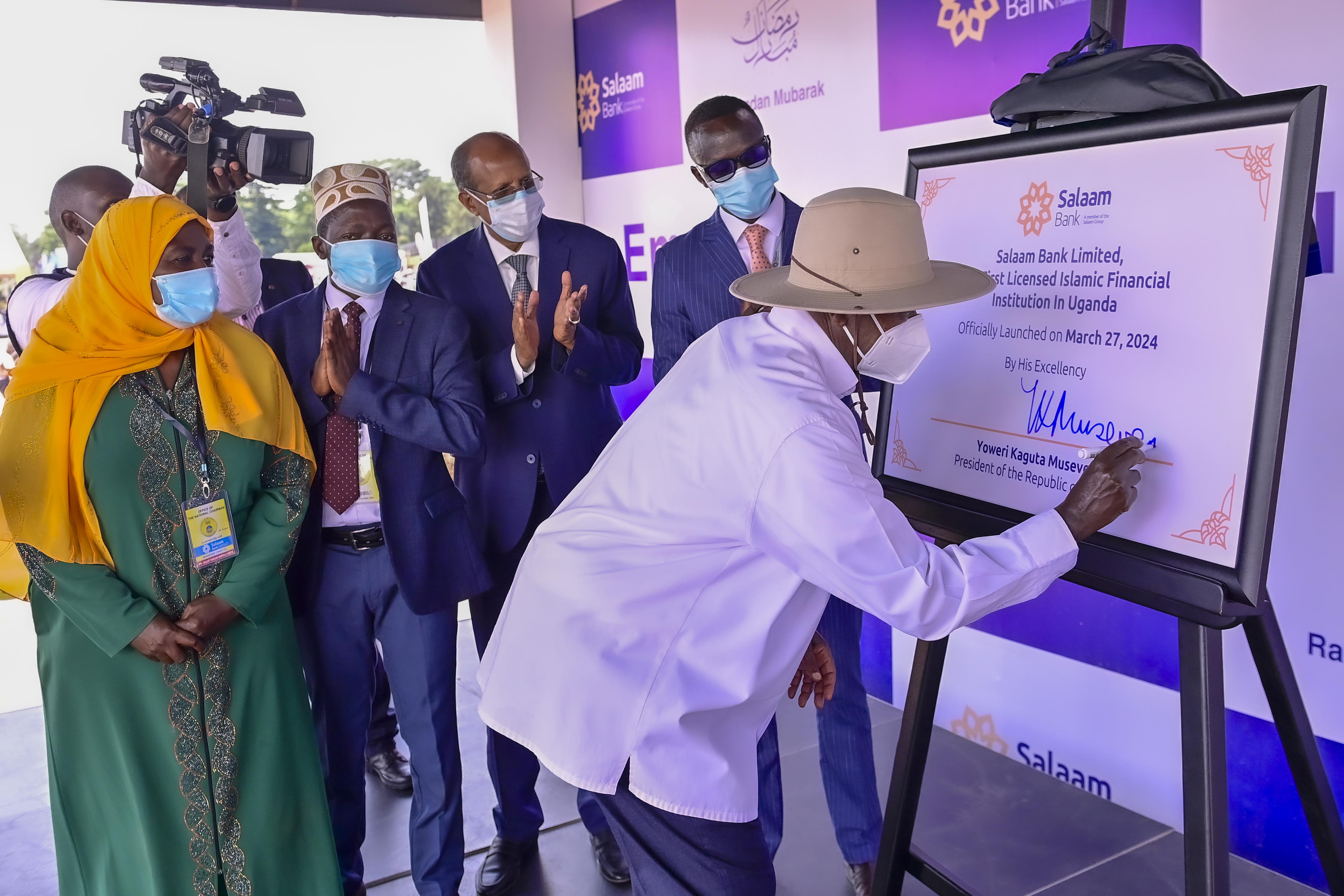 Museveni launches Uganda’s first Islamic Banking Institution