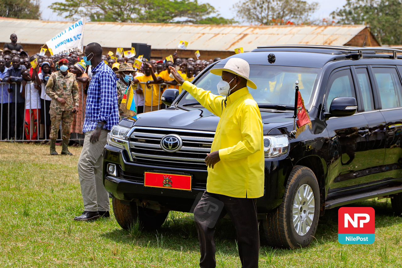 PICTURES: Museveni turns Dokolo yellow