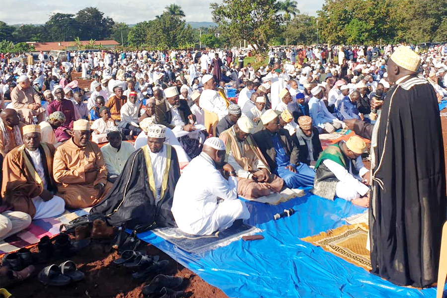 Nabakooba orders Jinja medics, Muslim community to land board meeting