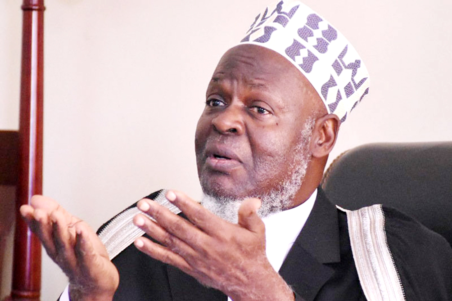 Hungry, angry Muslims heckle Mubaje over long speech