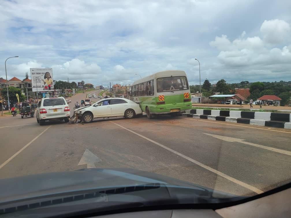Nkumba Traffic Lights Struck Again: Collision Involves School Bus