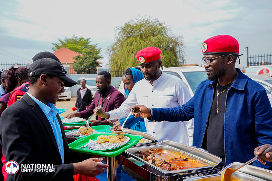 Bobi Wine Feeds Starving Govt-Sponsored Makerere Students