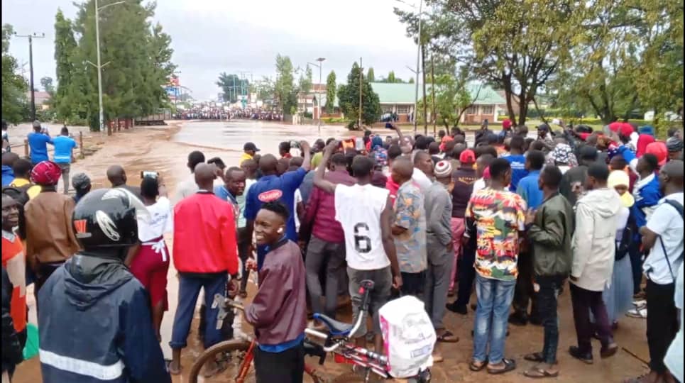 Flooding Cuts Off MbaleSoroti Road as River Nabuyonga Bursts Its Banks