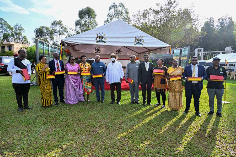 Museveni meets Banyakigezi community, emphasises commercial agriculture to achieve wealth creation