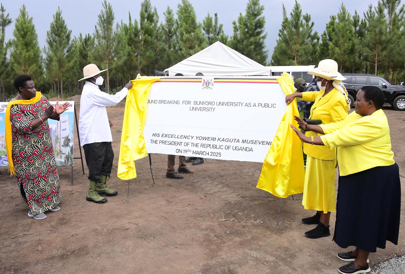 Museveni breaks ground for construction of Bunyoro University