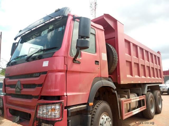 MPs Seek Tighter Regulation of Sino Trucks on Local Govt Roads