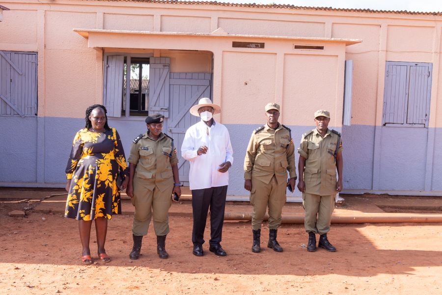 Museveni pledges to upgrade police station at NRA bush war historic site in Kagadi