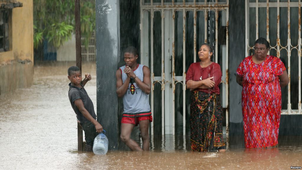 5 killed as Cyclone Kenneth slams into Mozambique