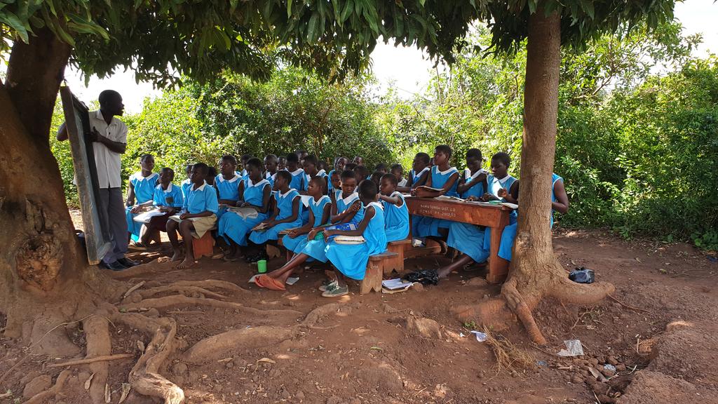 Namutumba: Primary school pupils study in appalling conditions