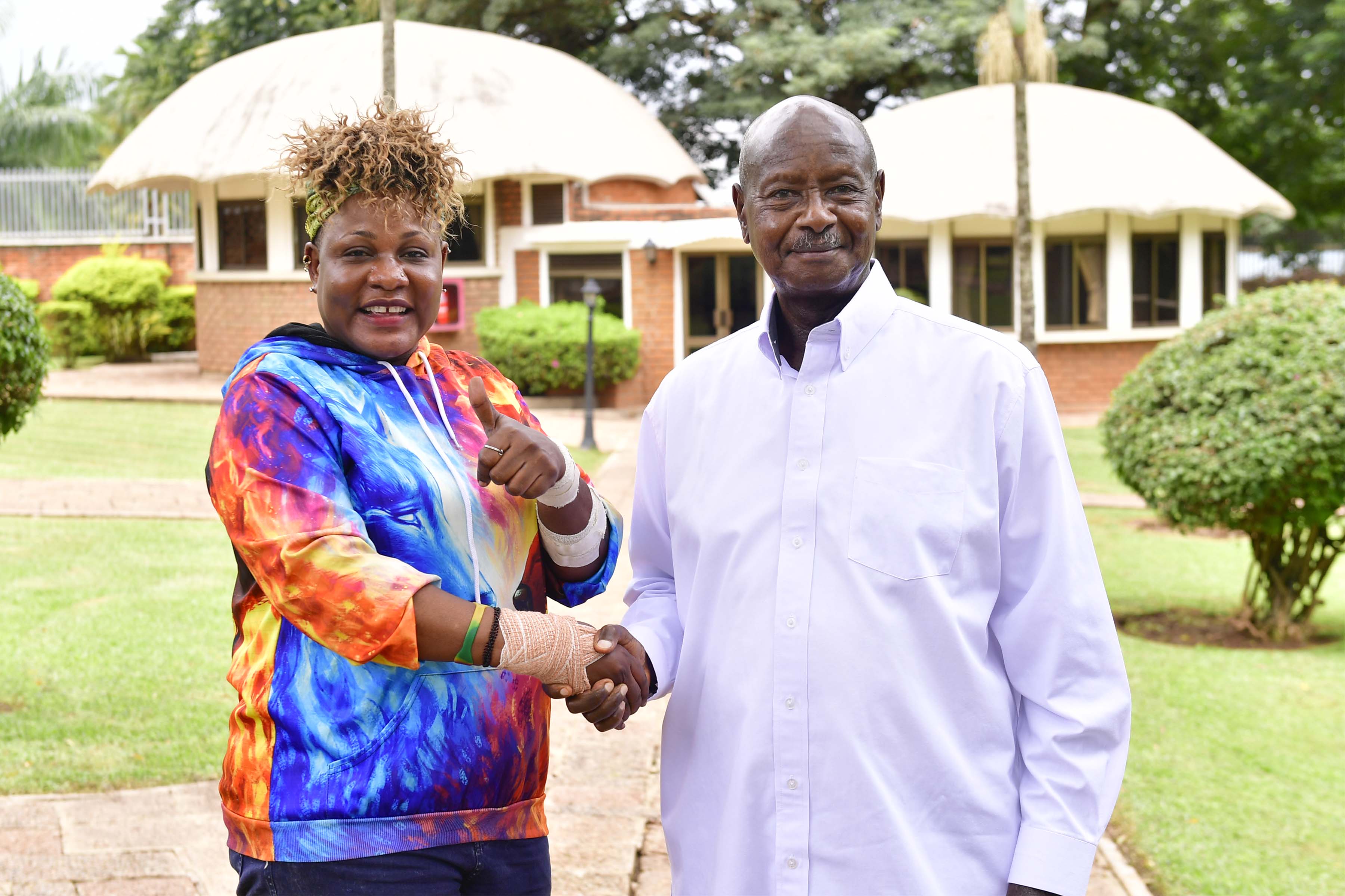 https://nilepost.co.ug/wp-content/uploads/2019/11/Museveni-meets-Jennifer-Full-figure-.jpg