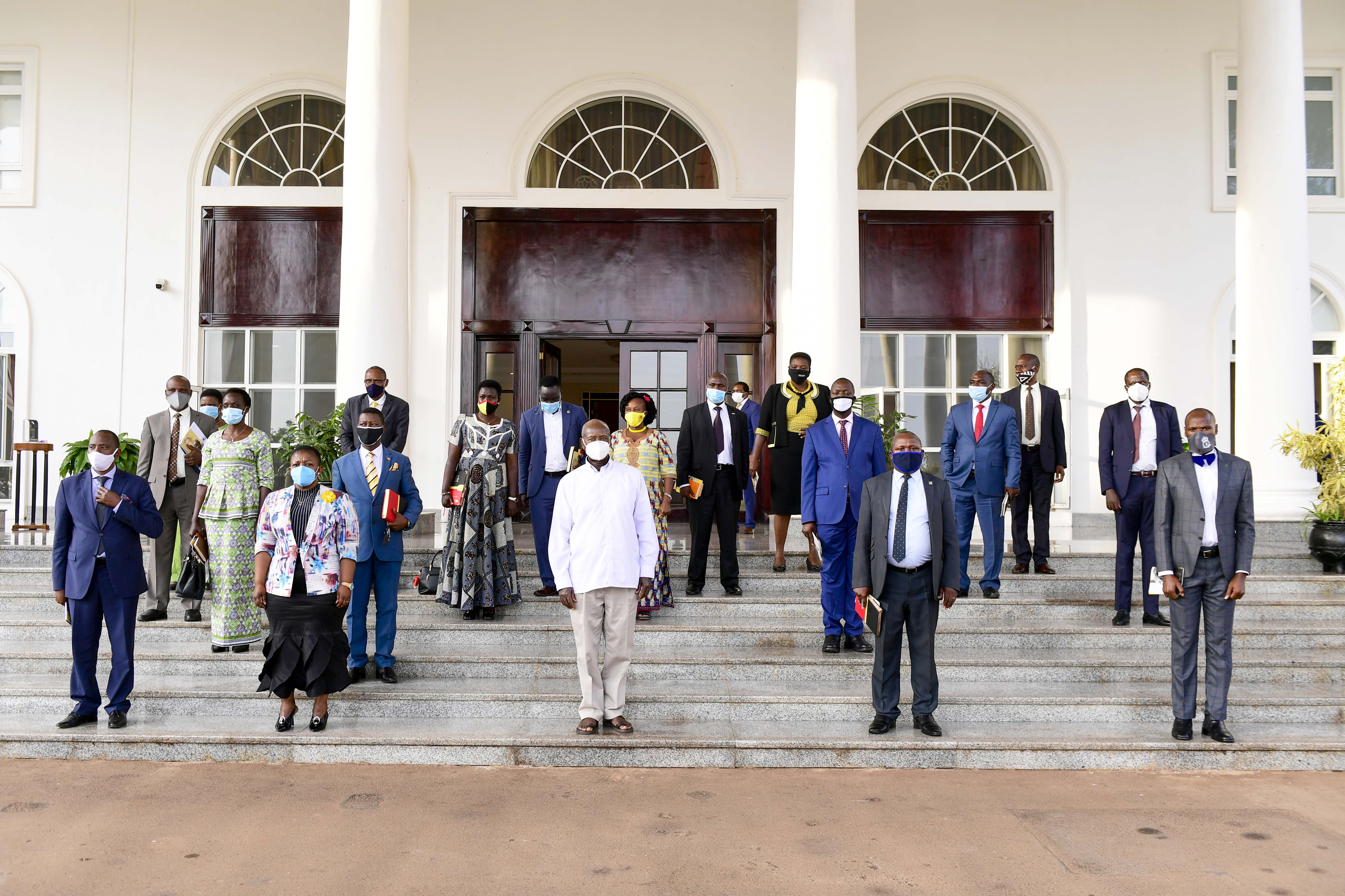 Besigye singles out Ssekikubo, Tinkasimire as tricksters, says COVID masks helped them cover the shame