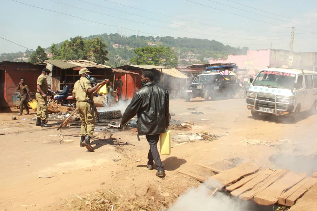 Mukono traders protest against power outage