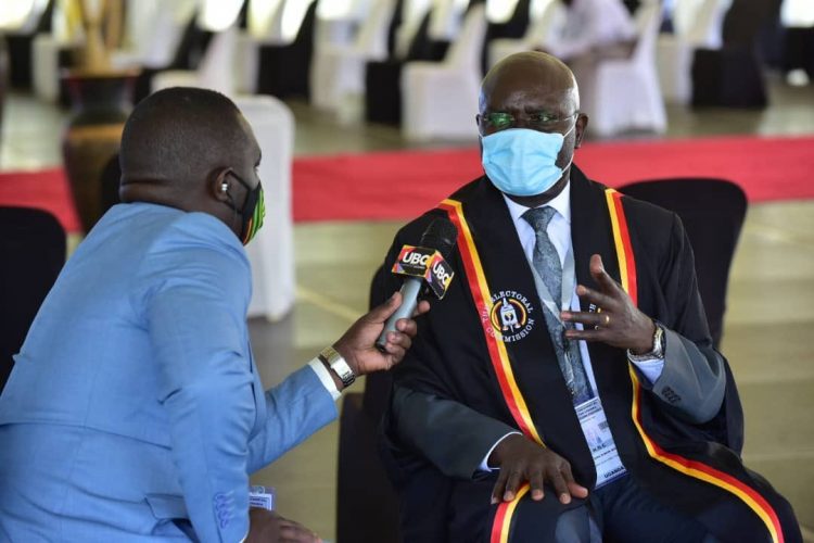 Als 10 gezogene Kampflinien werden gelöscht, um Musevenis 35 Jahre alte Regel herauszufordern