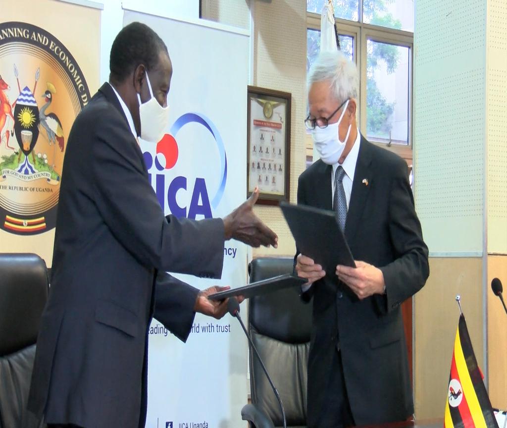 Govt secures Shs 134 bn grant to improve roads in refugee settlements