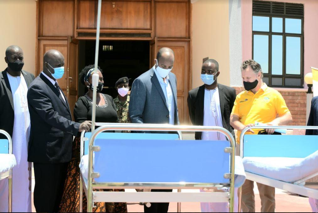 MTN, Tooro kingdom donate 80 fully kitted hospital beds to health centre IIIs