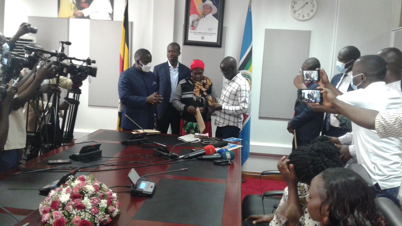 Deputy Speaker hands Shs 15 million to MPs Ssegirinya, Ssewanyana’s families