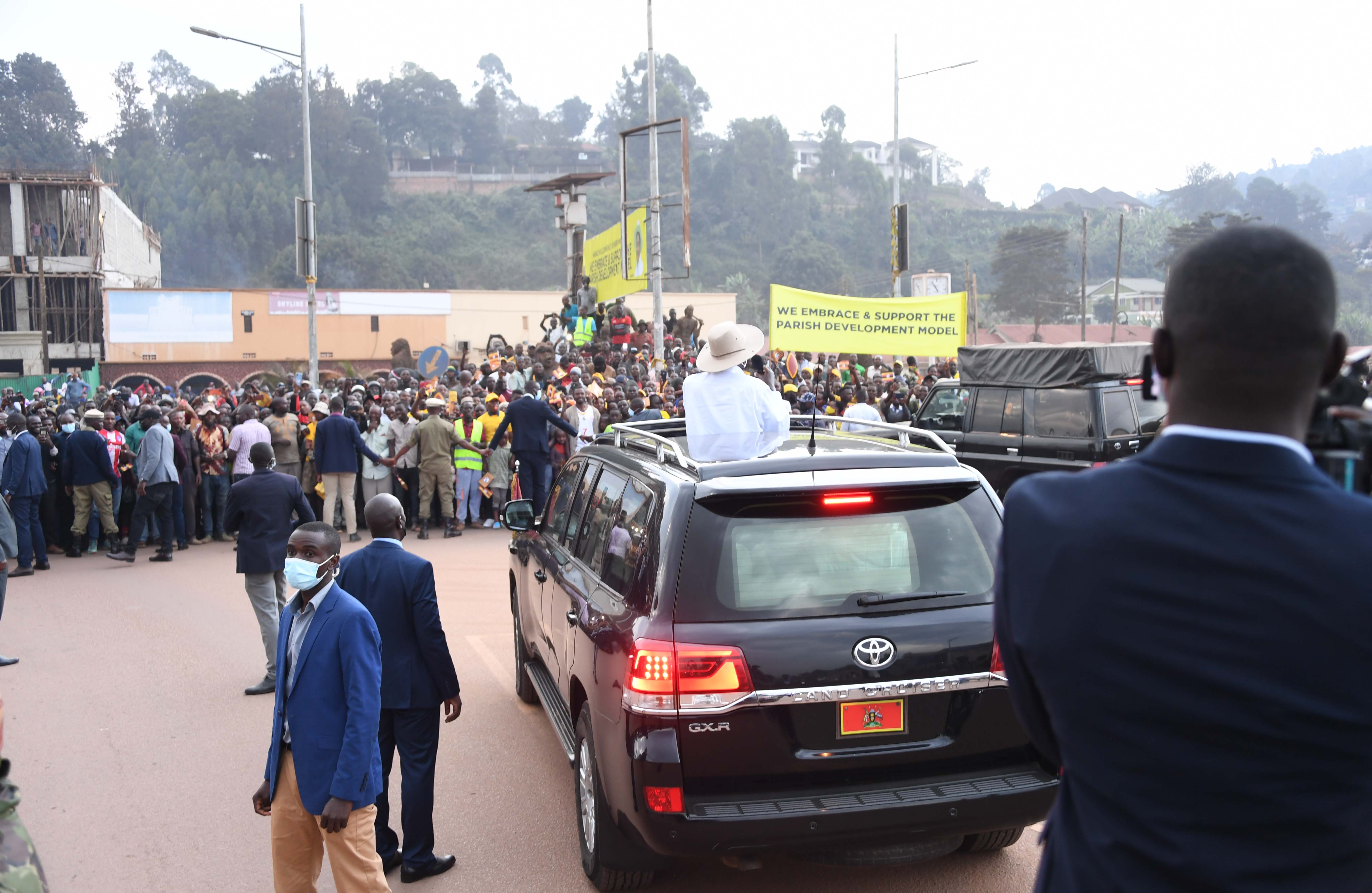 President Museveni warns against smuggling goods into Rwanda