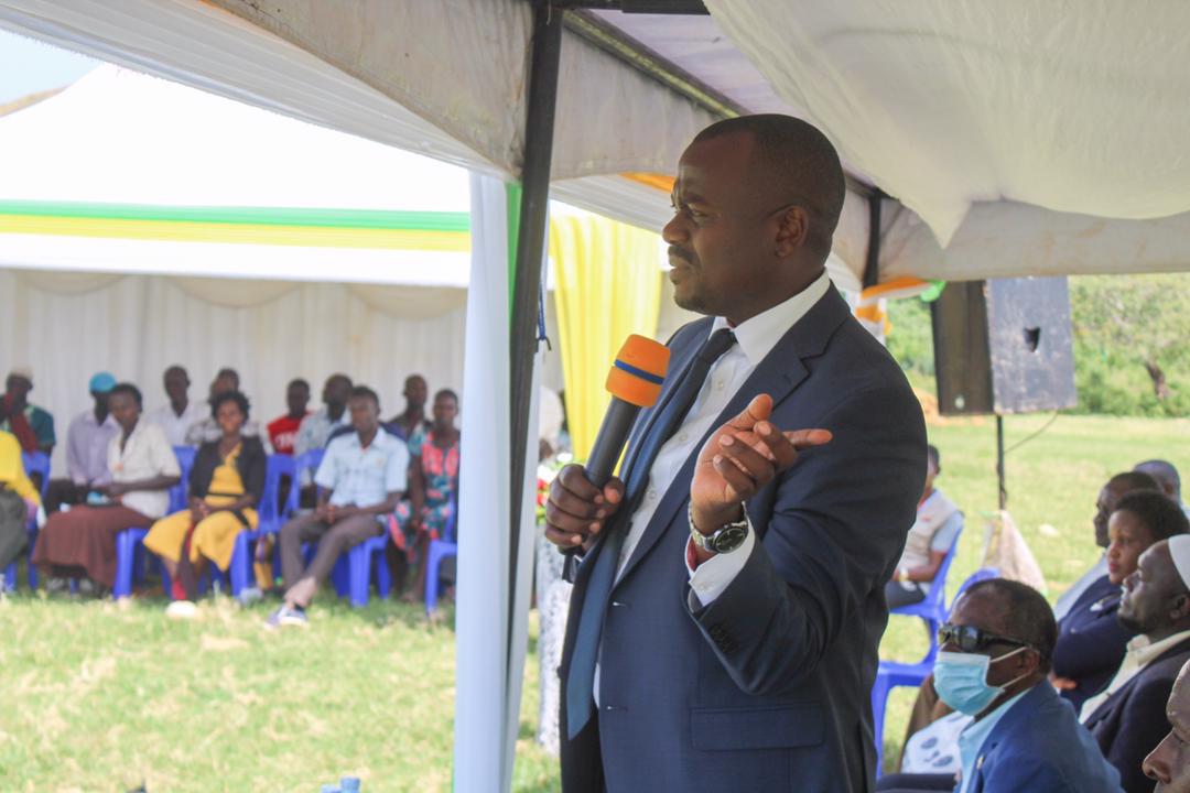 Minister  Kasolo issues ultimatum to Bukooli island saccos  for failure to account for Emyooga funds
