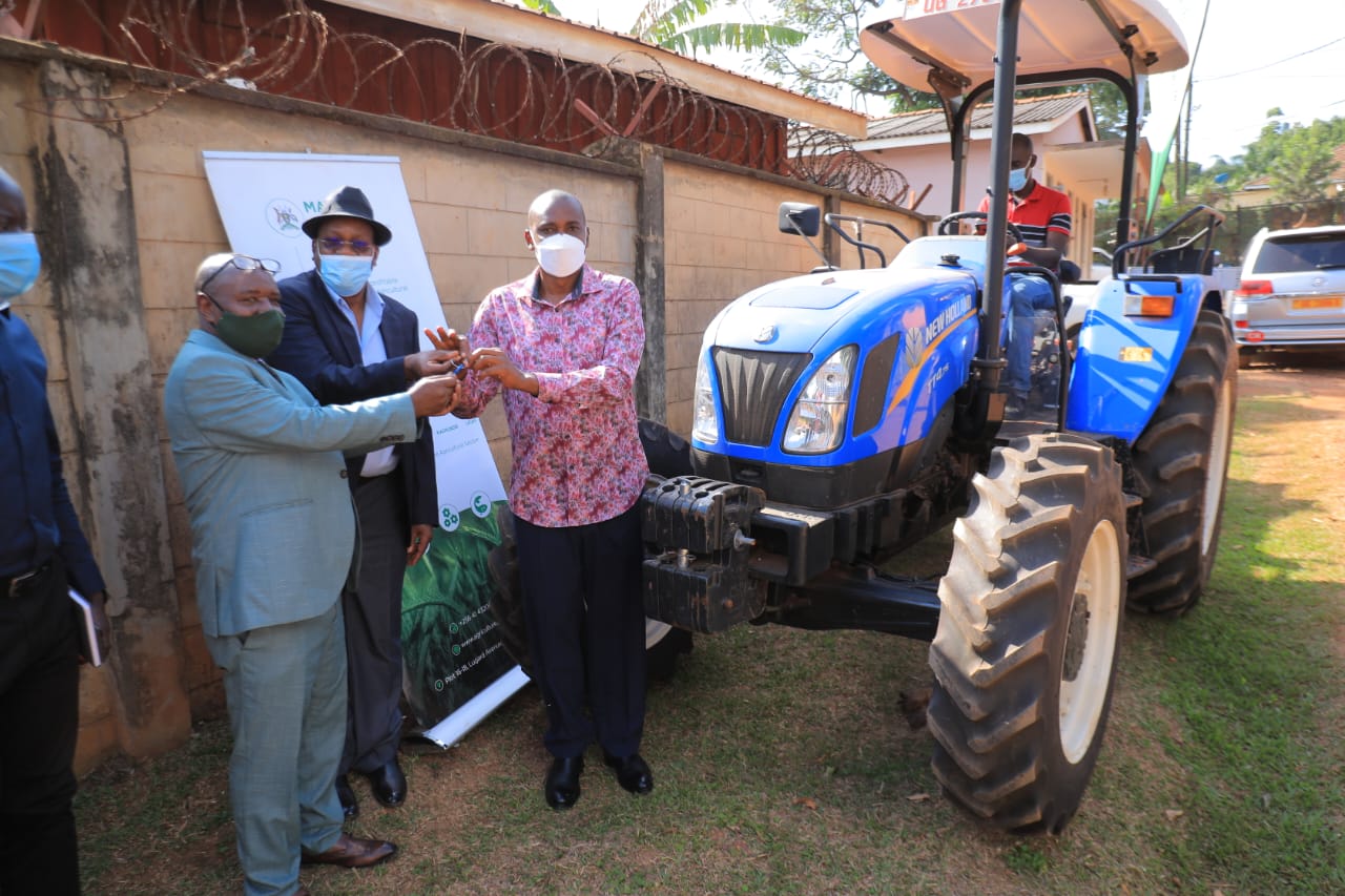 Minister Tumwebaze explains gov’t move to support smallholder, large scale farmers increase production