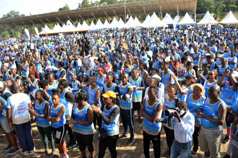 Massive turn-up as physical Rotary Cancer run resumes