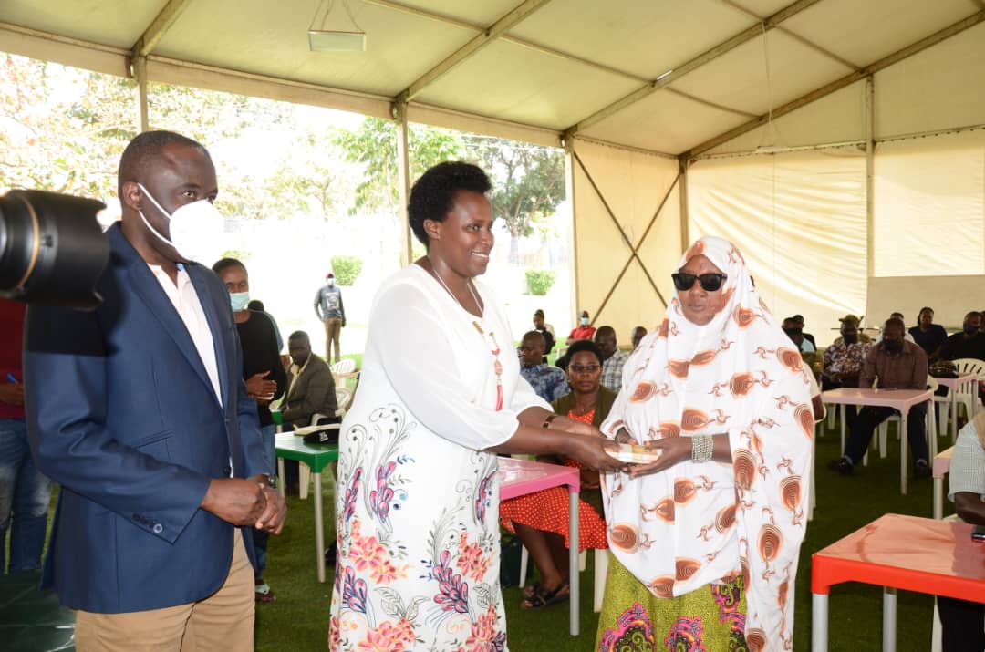 Museveni gives Kampala bomb victims sh1bn