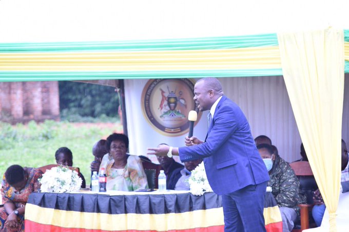 Minister Kasolo directs Bugweri district commercial officer on Emyooga defaulters