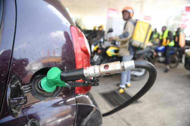 Fuel prices begin to rise as new president Ruto removes subsidies