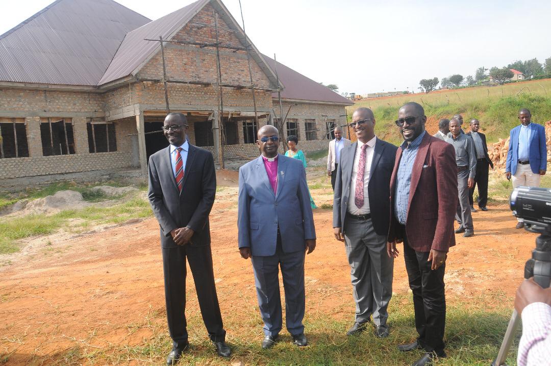 Uganda Baati donates roofing sheets worth shs 51m to North Ankole Mission Hospital
