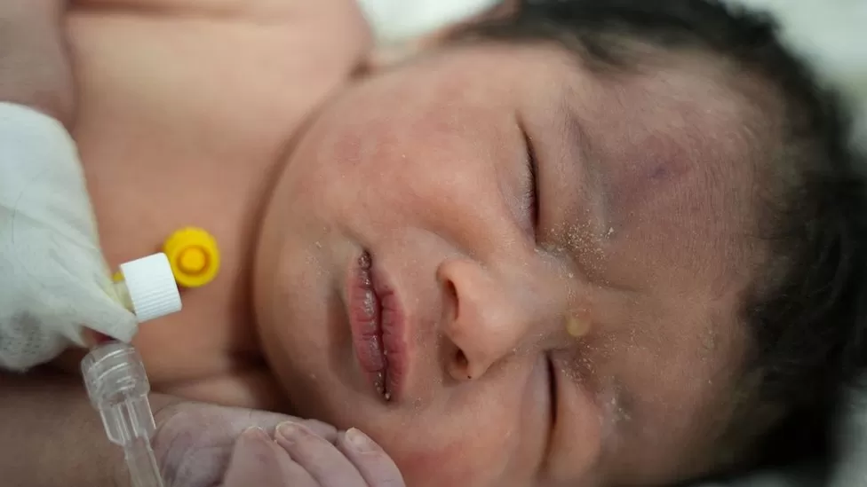 Woman gives birth during earthquake, dies, baby survives