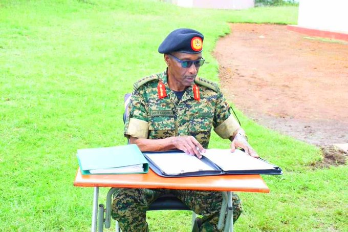 Gen Kayihura to finally retire from army this year