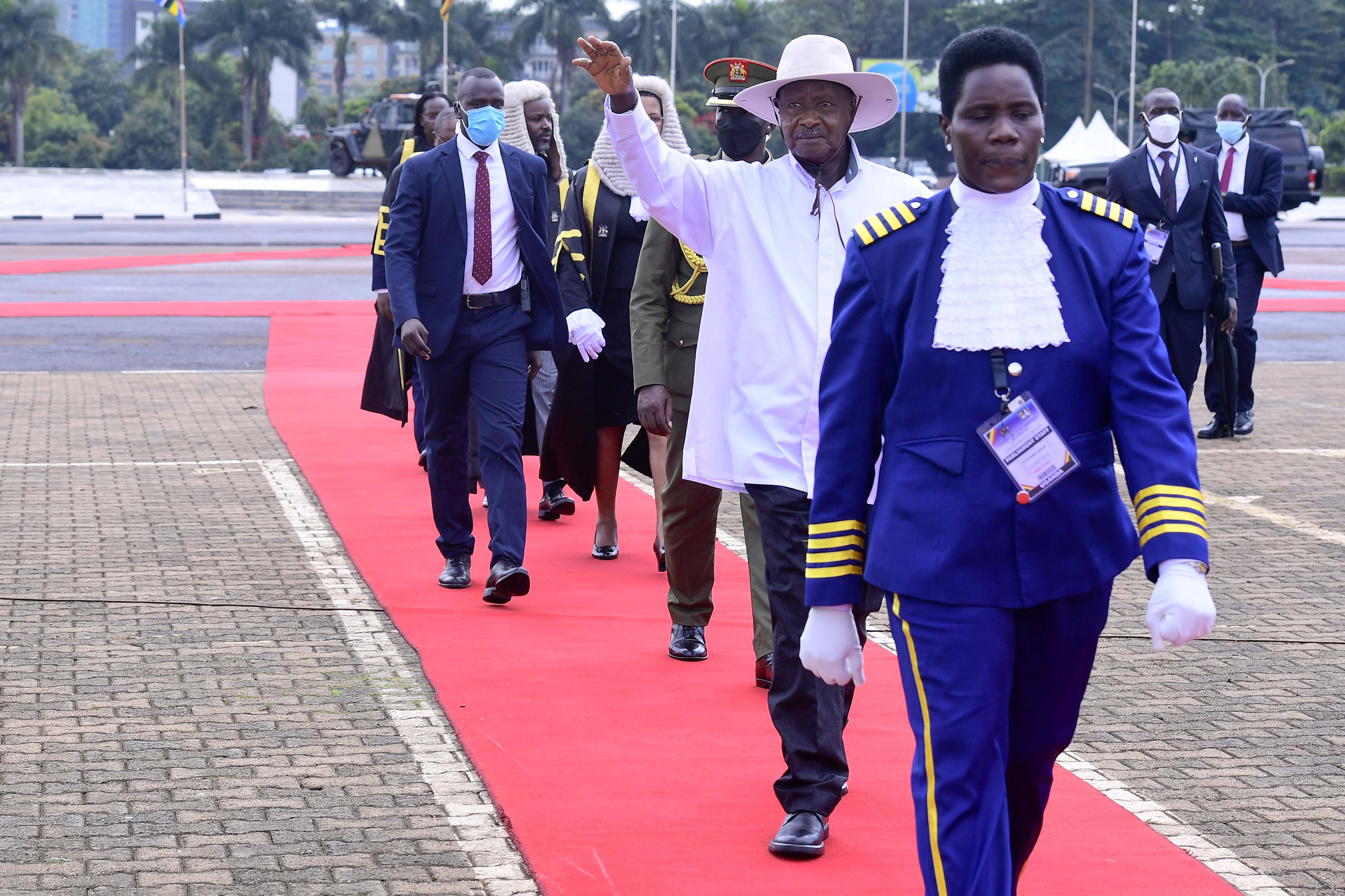 I can not use the same car with the First Lady, Museveni says after positive COVID-19 result