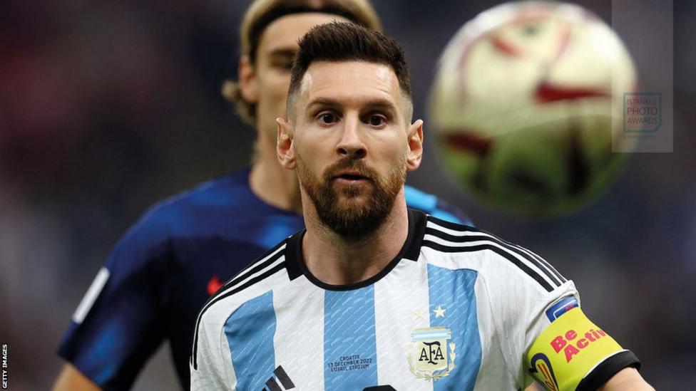 Lionel Messi signs contract with Inter Miami through 2025