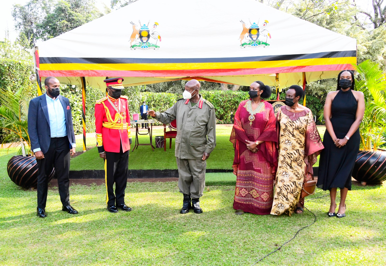 Gen Kayihura sings praises to Museveni in State House retirement speech