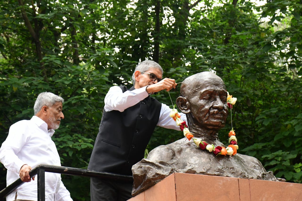 Indian High Commissioner commemorates Mahatma Gandhi's birthday at source of Nile in Jinja